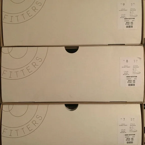 New with box UO Betty treaded Chelsea faux leather chunky platform boot 9 - Picture 10 of 10